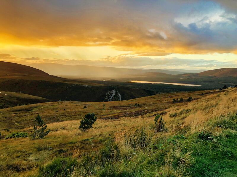 Blick hinunter vom Cairngorm Mountain