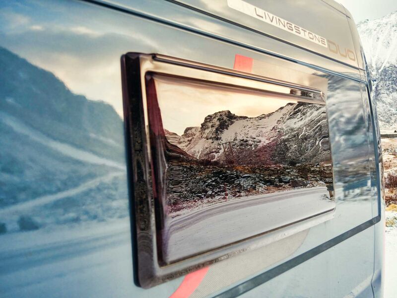 Spiegelung mit Neuschnee