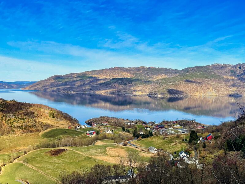 Von der Passstraße auf den Åkrafjord