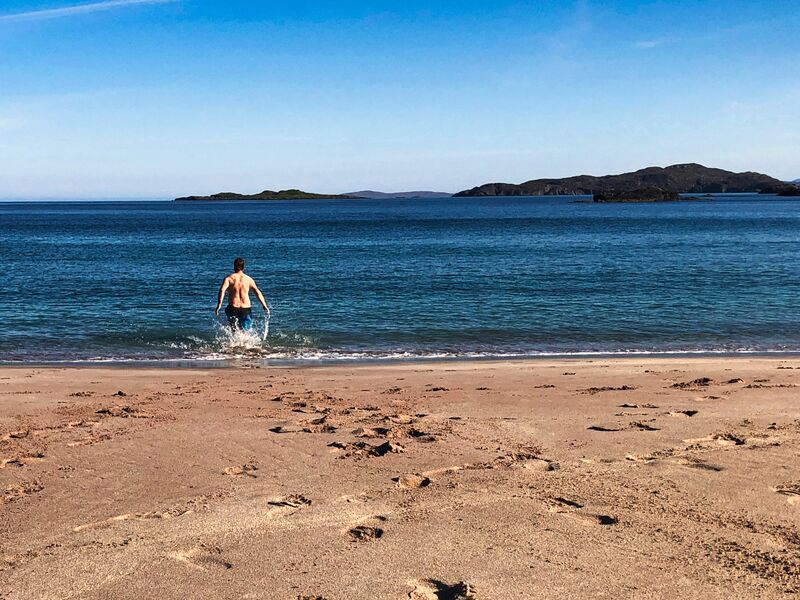 Rein ins eiskalte Nass