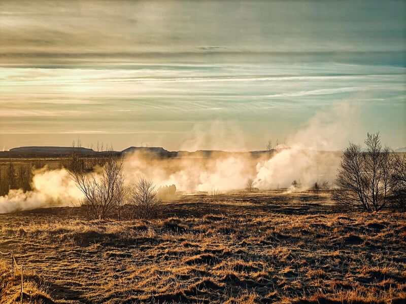 Dampfende Landschaft am Geysir